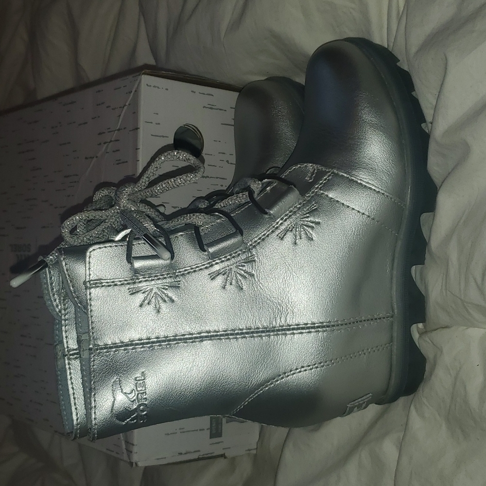 Disney X Sorel youth Joan of Arctic Wedge size 2